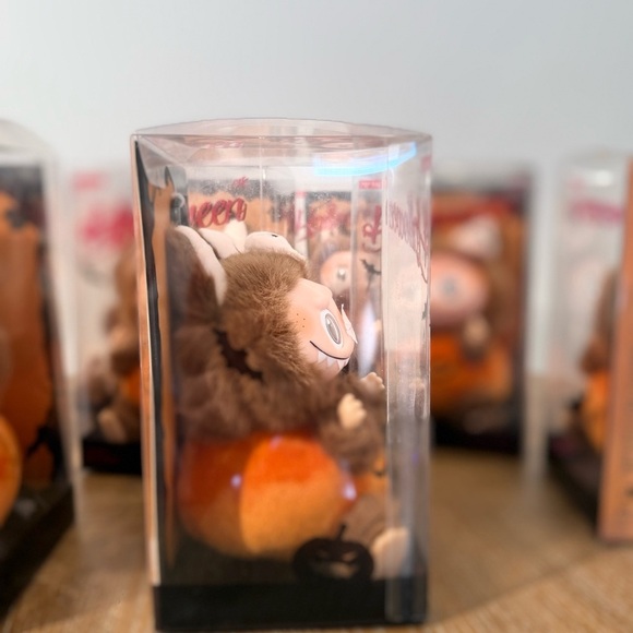 Pop Mart Labubu Halloween Limited Edition Vinyl Plush Pendant Figure - Picture 5 of 8